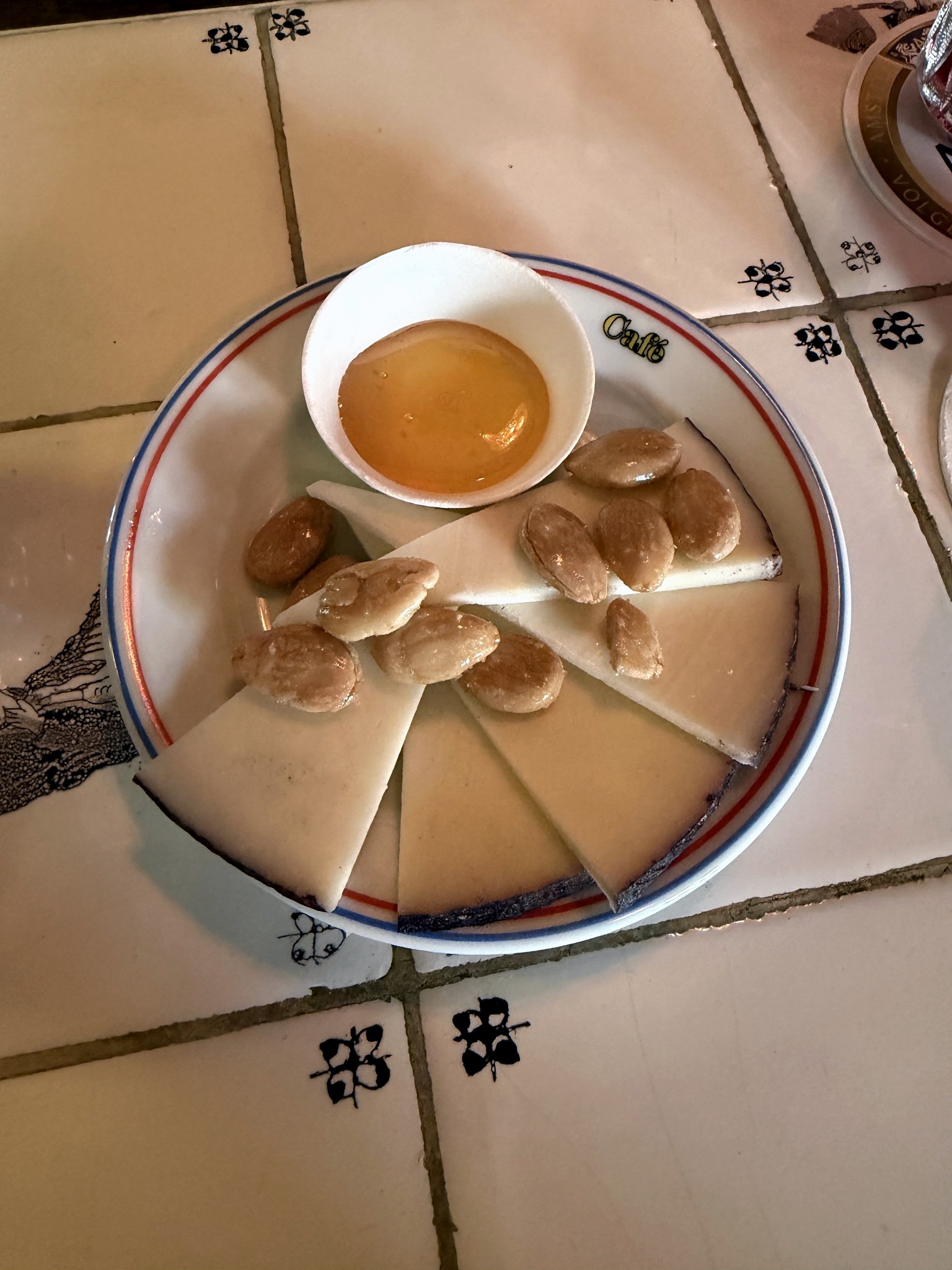 Café José: Spaanse tapas, Jordaanse gezelligheid en een oven met kuren — foto 4