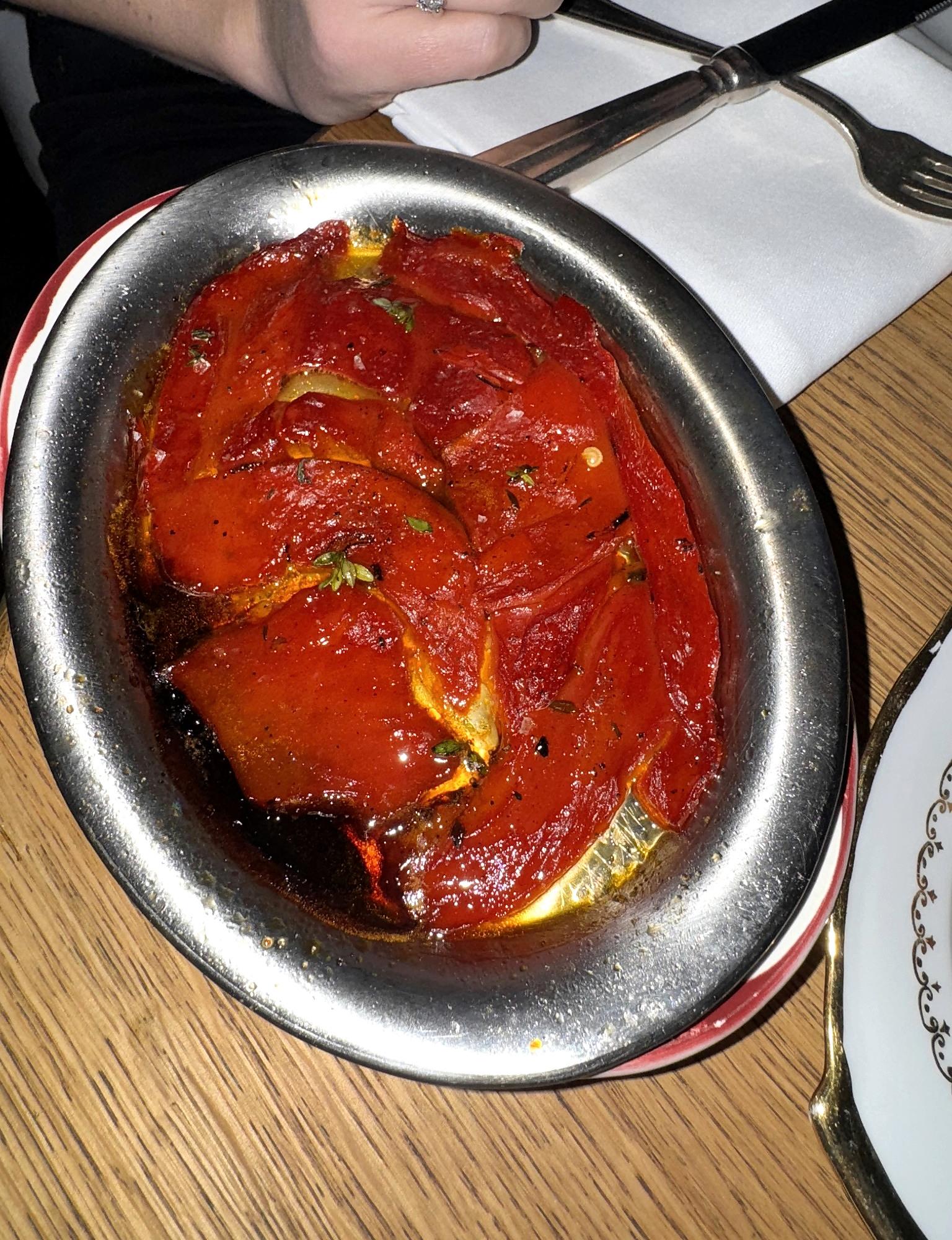 Veneur in Amsterdam: paprika’s van open vuur en gegrilde lamsbuik met zwezerikspies — foto 5