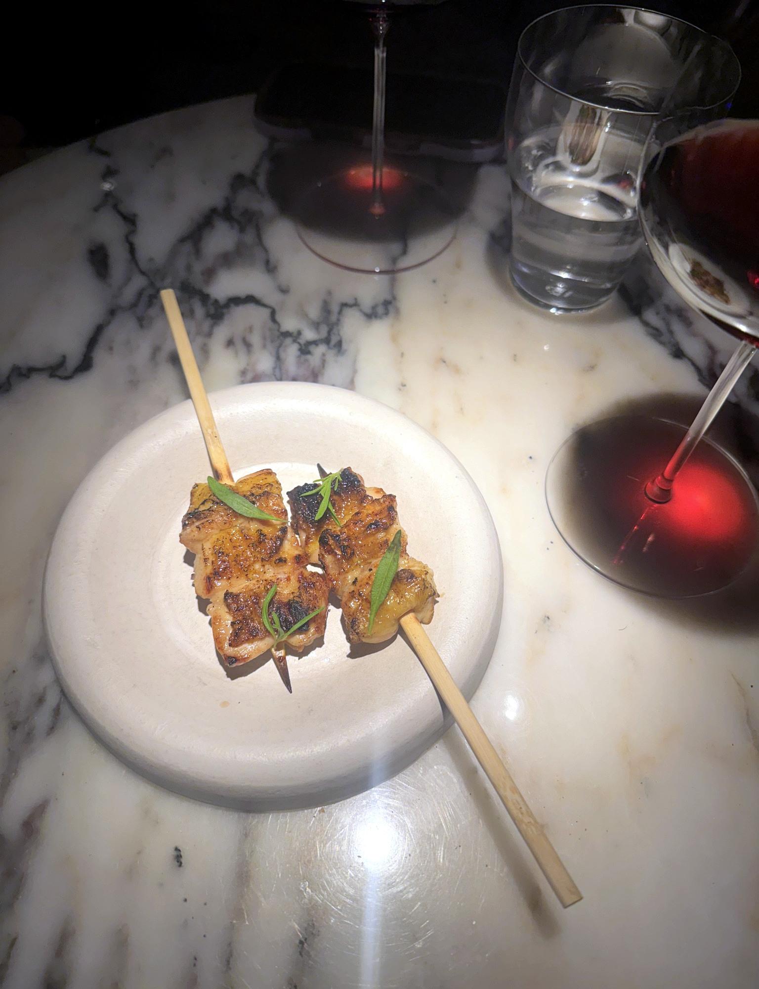 CUE in Amsterdam, restaurant van chef George Kataras met een moderne keuken — foto 7