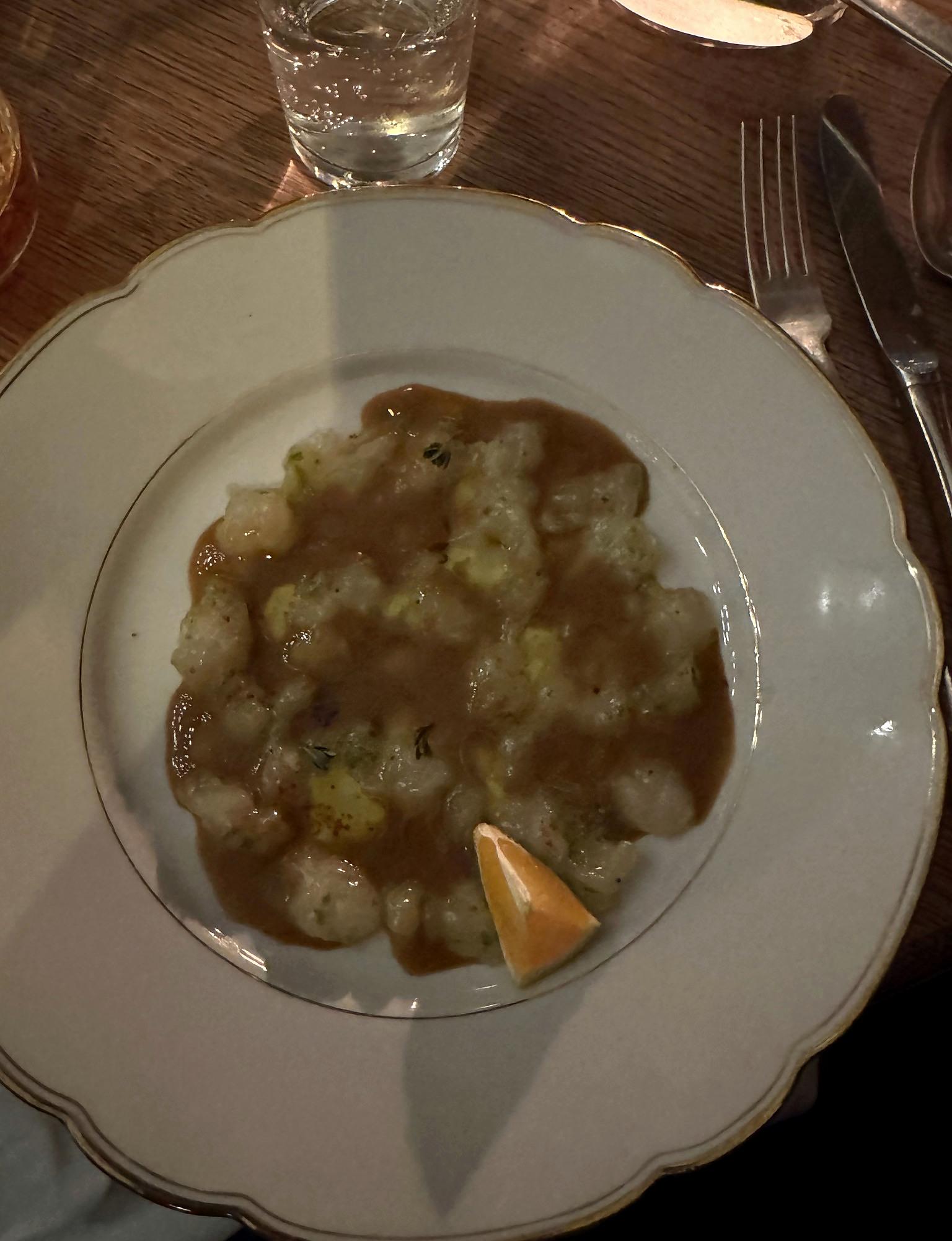 Veneur in Amsterdam: paprika’s van open vuur en gegrilde lamsbuik met zwezerikspies — foto 6