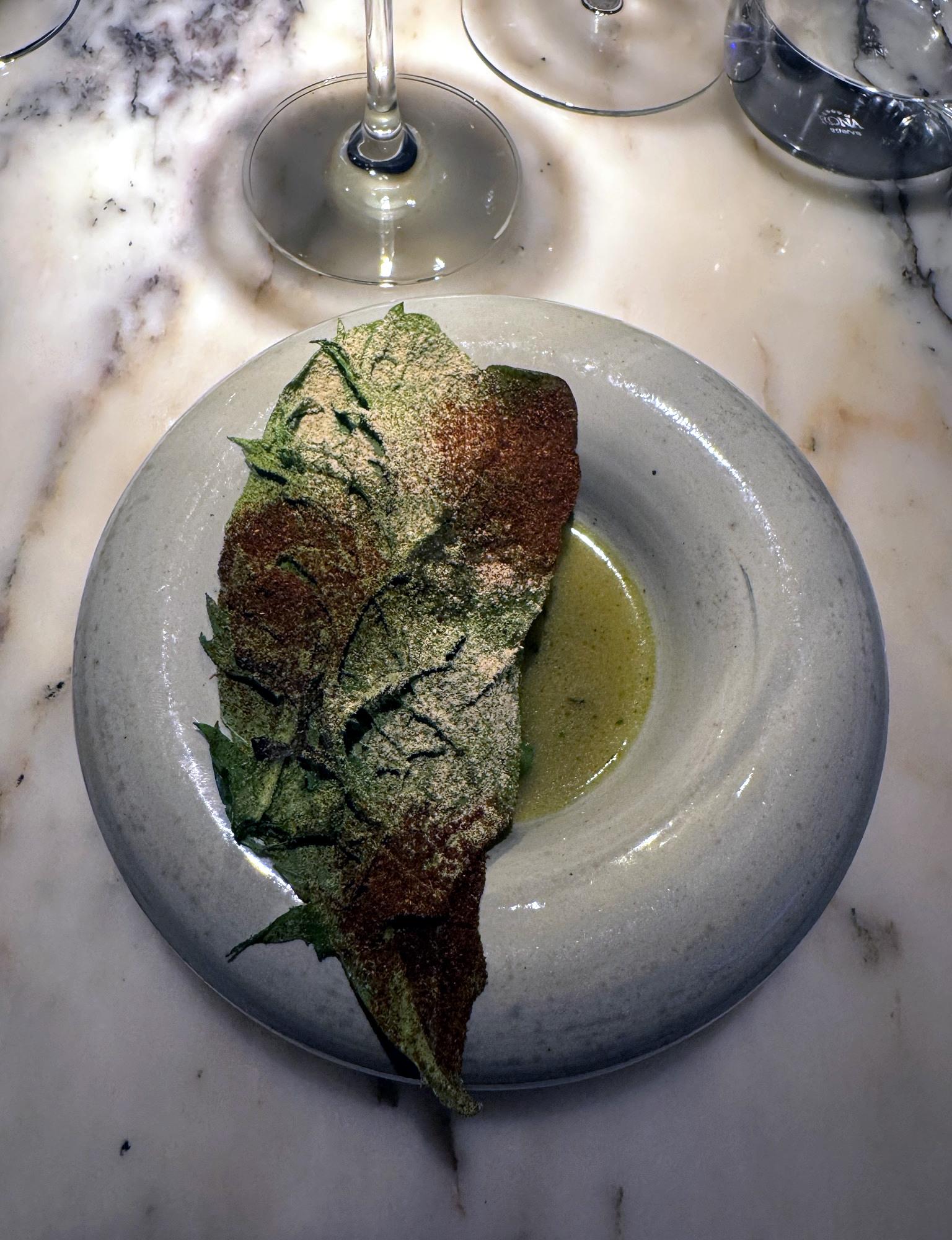 CUE in Amsterdam, restaurant van chef George Kataras met een moderne keuken — foto 4