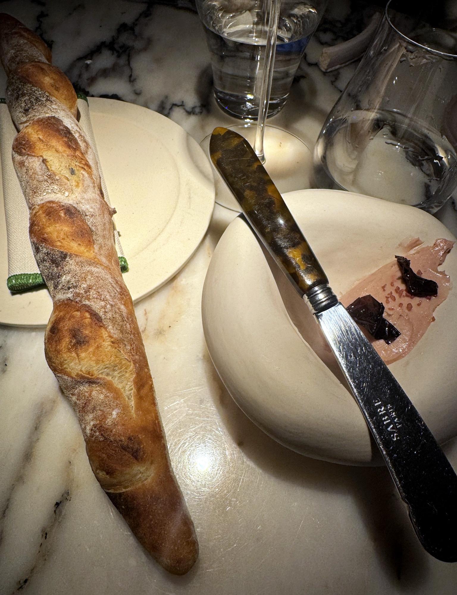 CUE in Amsterdam, restaurant van chef George Kataras met een moderne keuken — foto 6