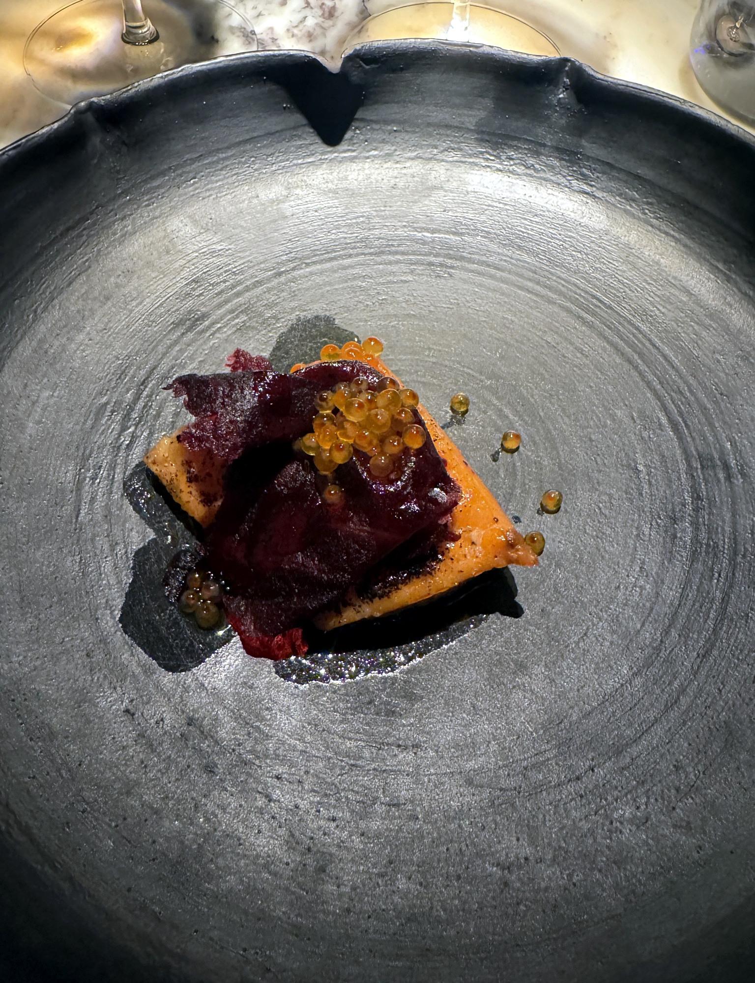 CUE in Amsterdam, restaurant van chef George Kataras met een moderne keuken — foto 5