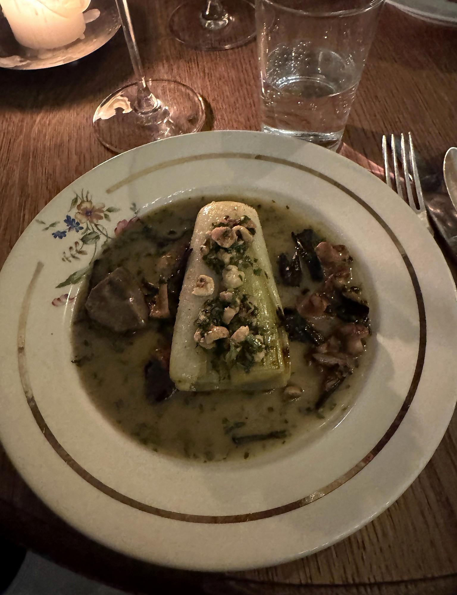 Veneur in Amsterdam: paprika’s van open vuur en gegrilde lamsbuik met zwezerikspies — foto 9