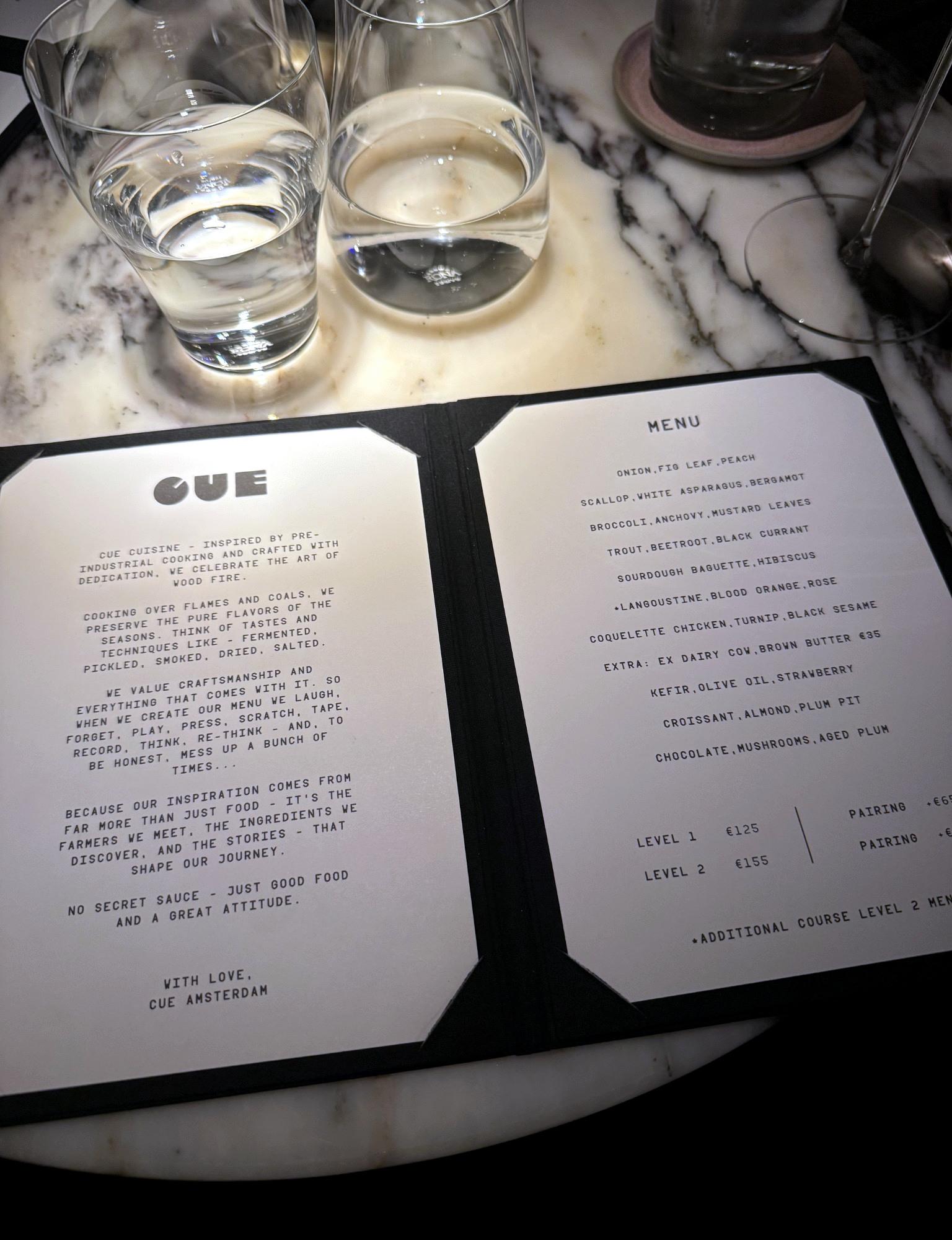 CUE in Amsterdam, restaurant van chef George Kataras met een moderne keuken — foto 2